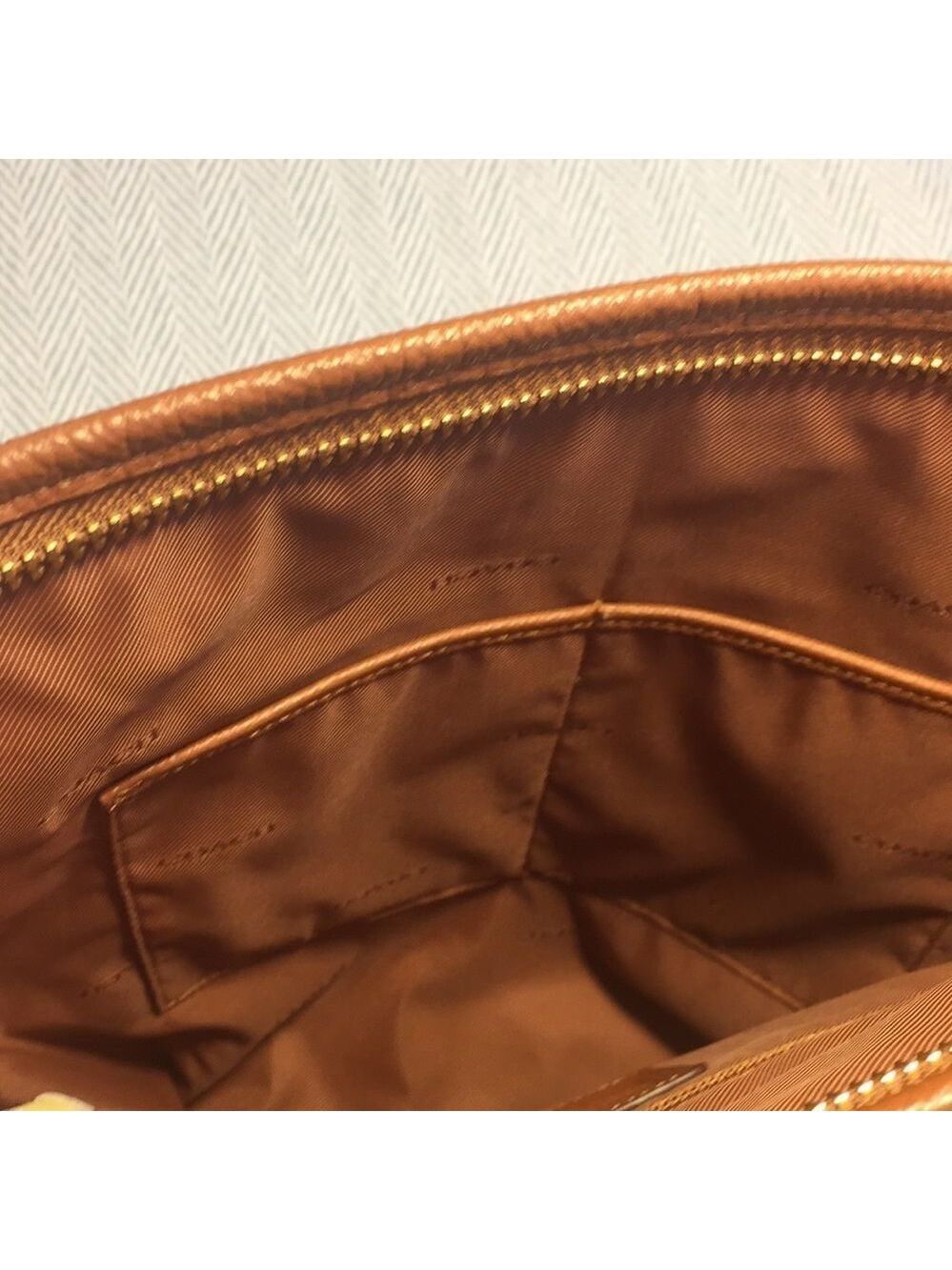 Coach Classic Shoulder BAG with Dust Bag, Brown Pebbled leather Adjustable strap - Picture 4 of 16